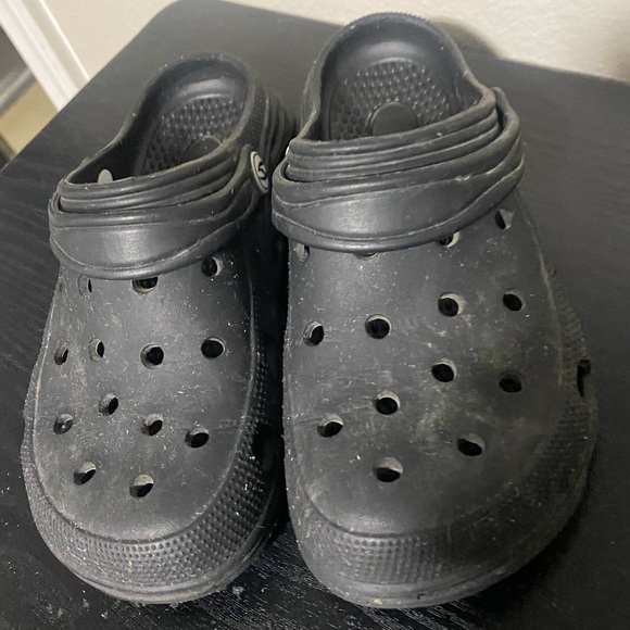 🔥2/$10 Used black Non brand Crocs size 2/2.5 - Picture 4 of 6